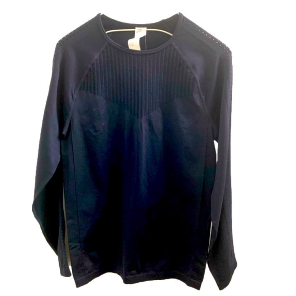 NWT Fabletics size Medium performance top